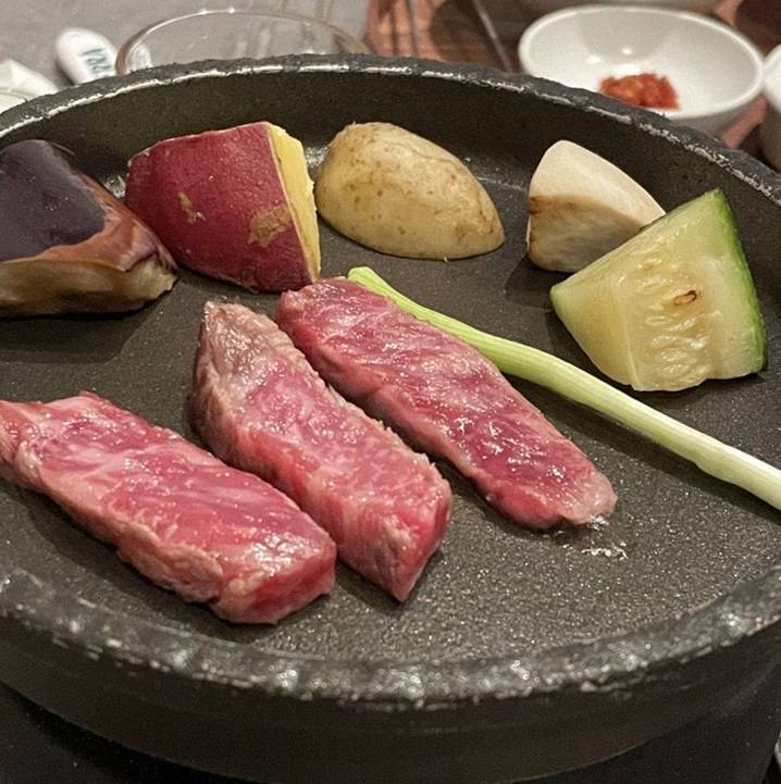 WOOHANA Yeouido · Hanwoo beef grilling over binchotan charcoal