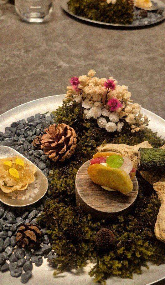 GOWOOGA Yeouido · seafood course served alongside the beef