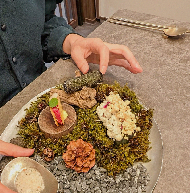GOWOOGA Yeouido · assorted Korean side dishes (banchan)
