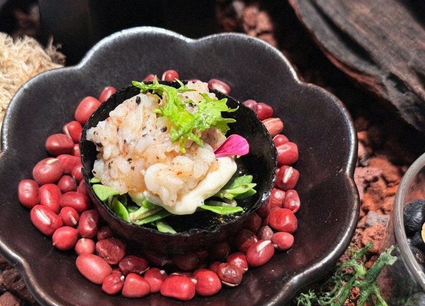 WOOHANA Jonggak · fresh Hanwoo beef tartare (yukhoe)