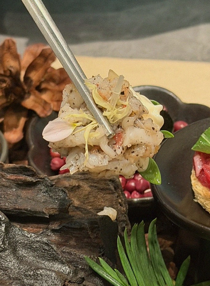 WOOHANA Jonggak · a plated course of Hanwoo beef