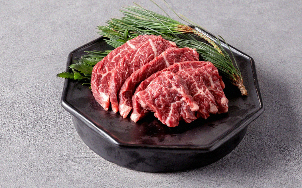 DAEBOJUNG Yeouido · premium marbled Hanwoo beef presented before grilling