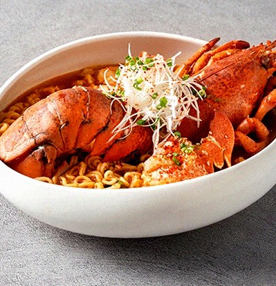 DAEBOJUNG Yeouido · seafood course served alongside the beef
