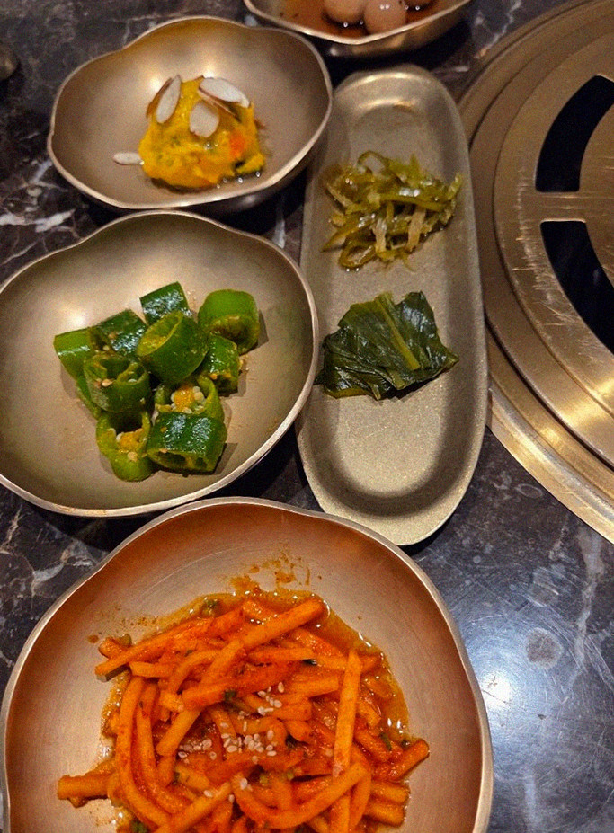DAEBOJUNG Yeouido · assorted Korean side dishes (banchan)
