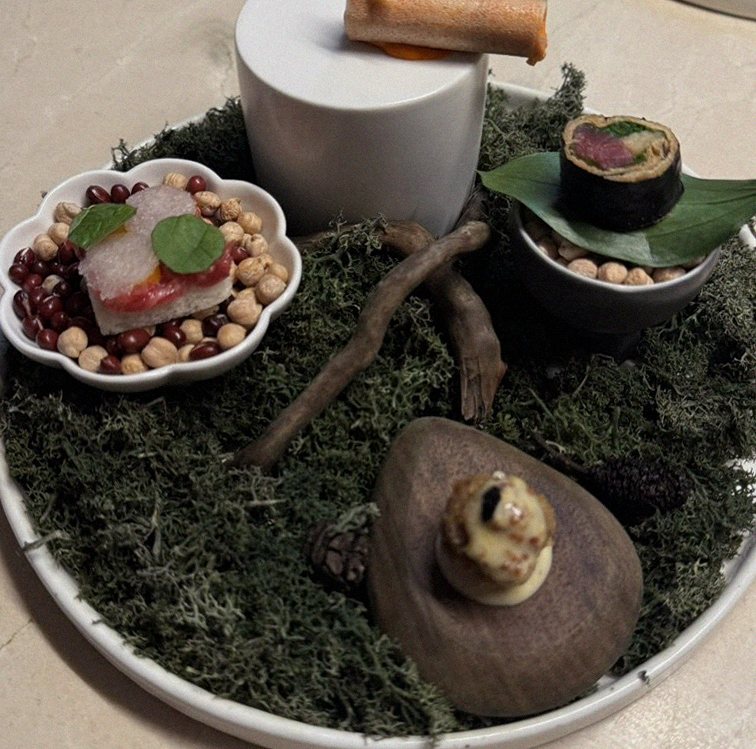 WOOARA Gwanghwamun · seafood course served alongside the beef