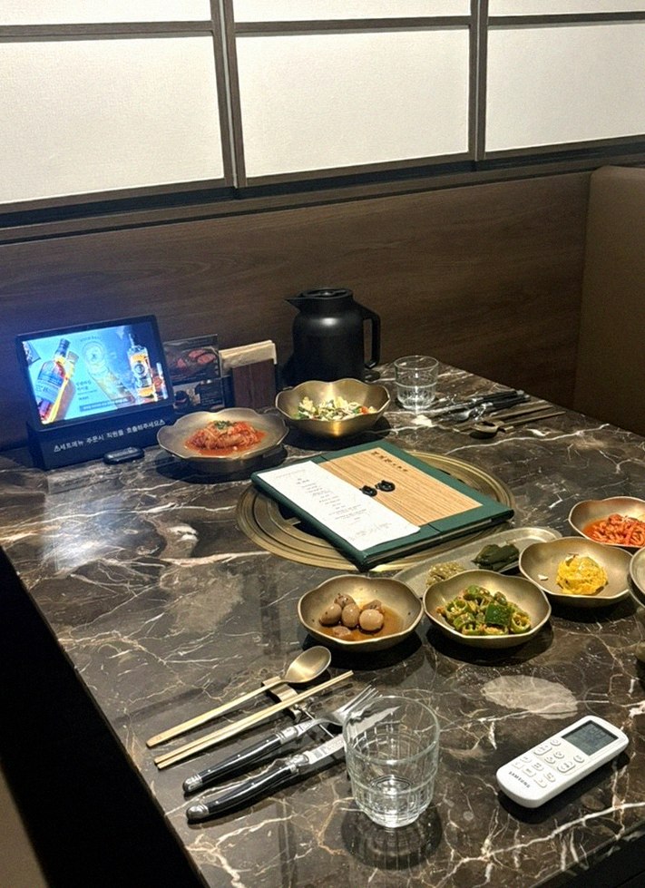 대보정 여의도점 · 여의도 한식 · 한 상 가득 차려진 한우 오마카세 코스