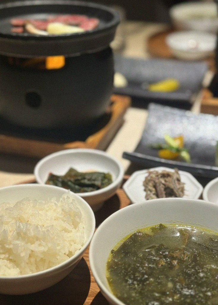 WOOARA Yeouido · assorted Korean side dishes (banchan)