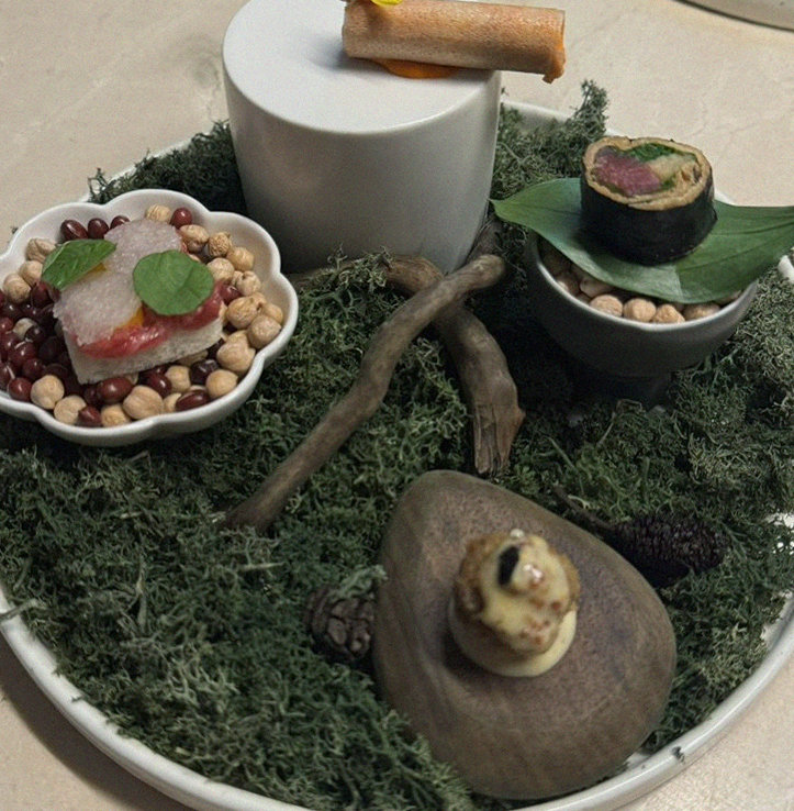 WOOARA Yeouido · seafood course served alongside the beef