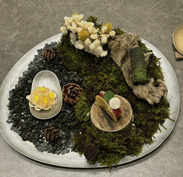 GOWOOGA Gwanghwamun · seafood course served alongside the beef