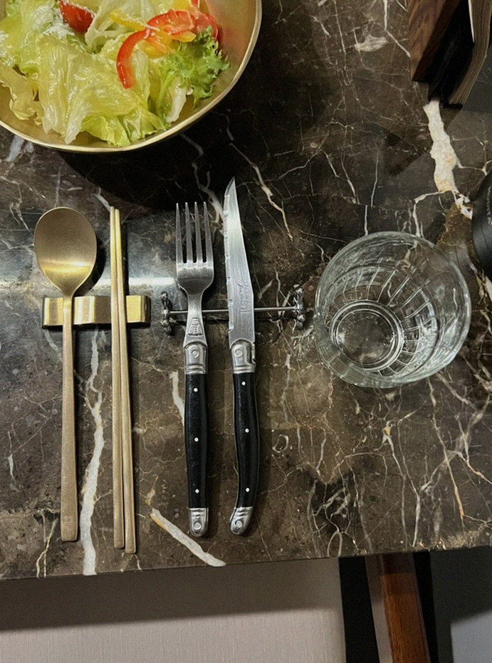 대보정 여의도점 · 여의도 고기집 · 한 상 가득 차려진 한우 오마카세 코스
