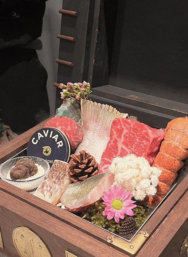 GOWOOGA Gangnam·Yeoksam · the signature Hanwoo showing — marbled beef cuts and caviar presented in a display chest