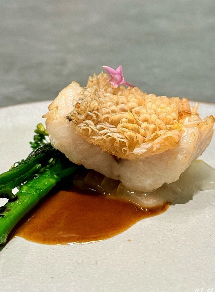 GOWOOGA Gangnam·Yeoksam · seafood course served alongside the beef