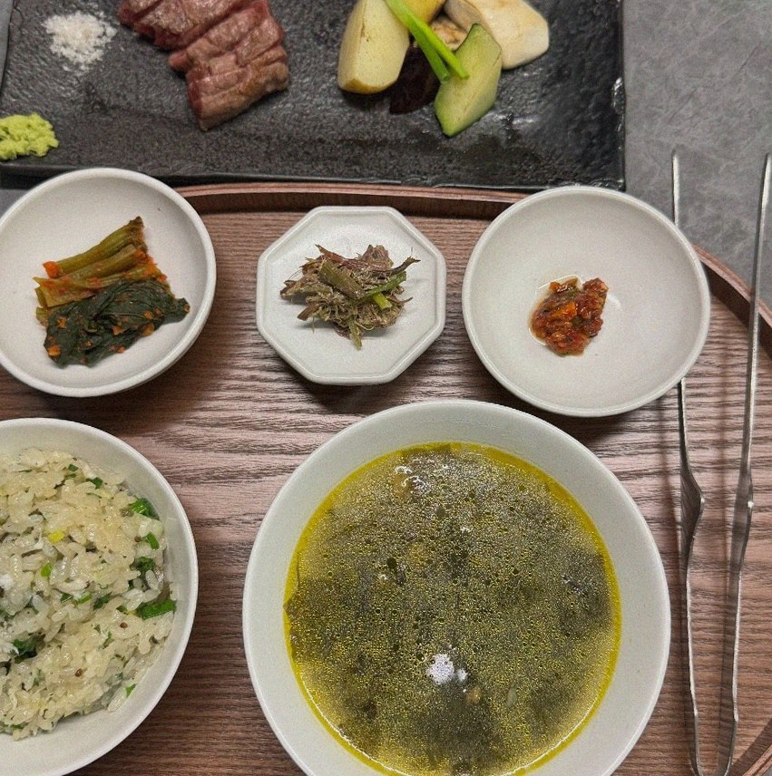 WOOHANA Yeouido · assorted Korean side dishes (banchan)