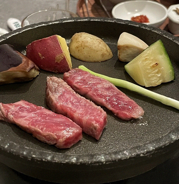 WOOHANA Yeouido · Hanwoo beef grilling over binchotan charcoal
