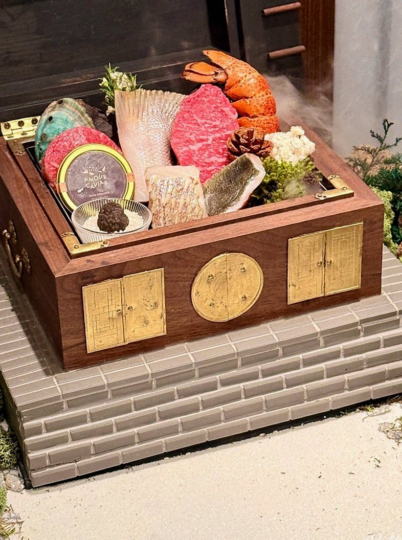 GOWOOGA Gangnam·Yeoksam · the signature Hanwoo showing — marbled beef cuts and caviar presented in a display chest