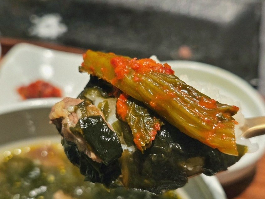 GOWOOGA Gangnam·Yeoksam · assorted Korean side dishes (banchan)