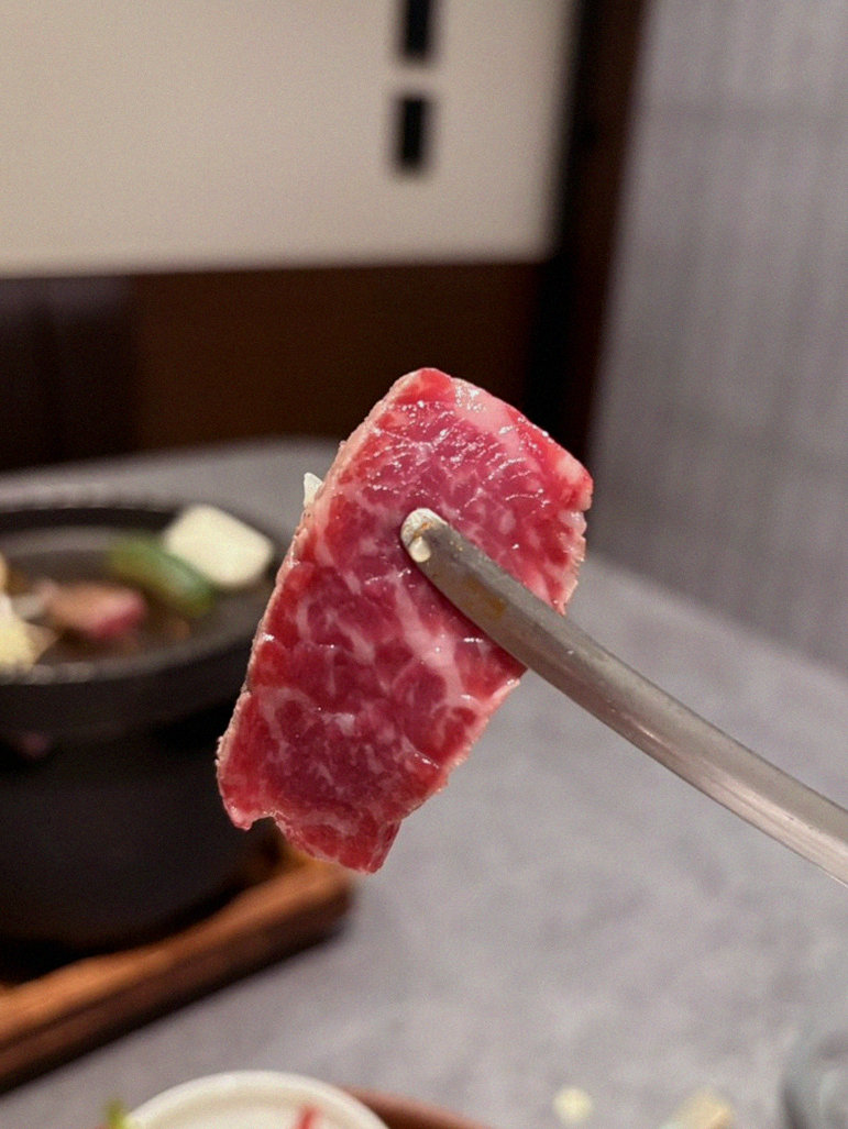 GOWOOGA Gangnam·Yeoksam · premium marbled Hanwoo beef presented before grilling