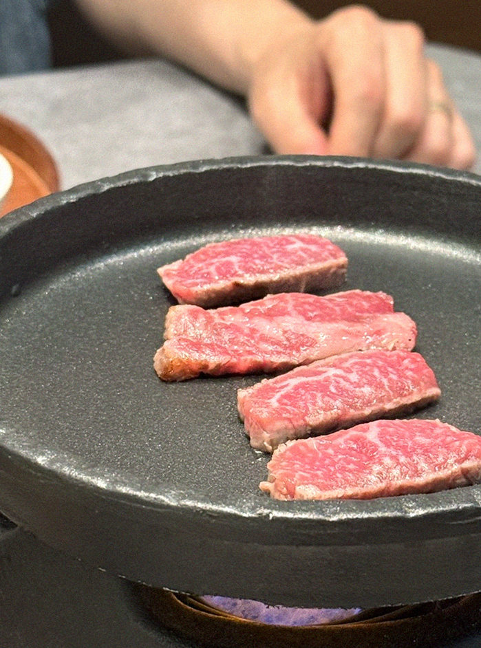 GOWOOGA Gangnam·Yeoksam · Hanwoo beef grilling over binchotan charcoal