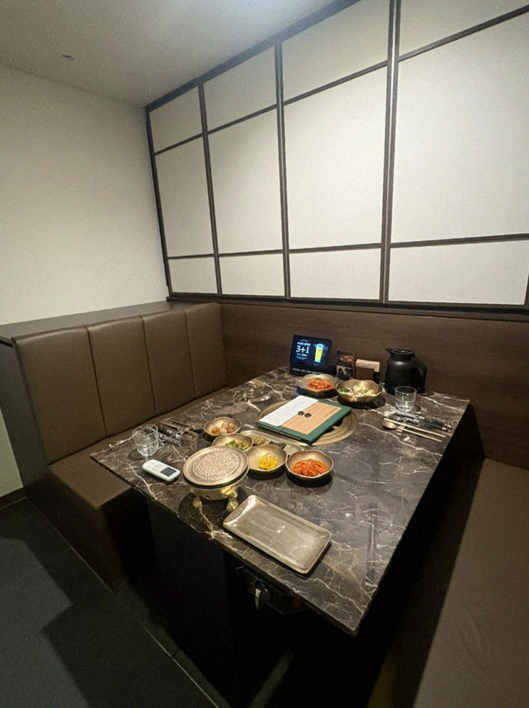 DAEBOJUNG City Hall · a private dining room — every table is a private room