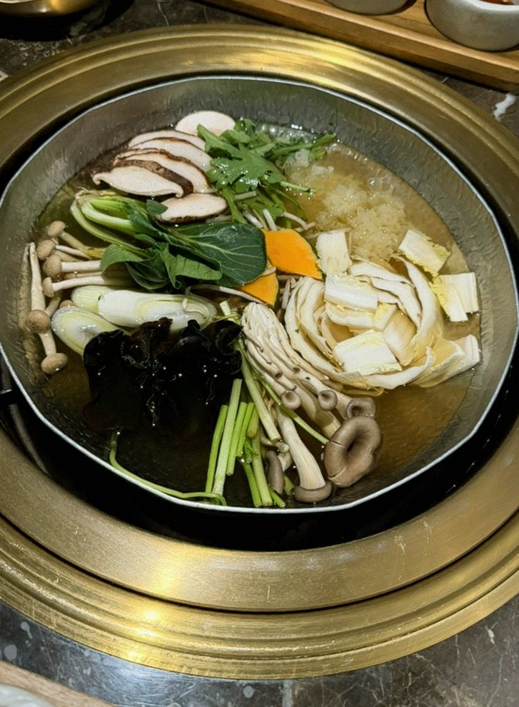 DAEBOJUNG City Hall · a warm soup to finish the course