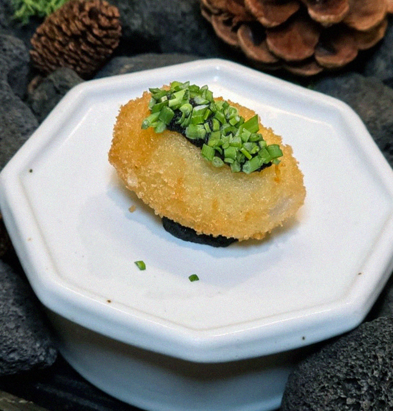 DAEBOJUNG City Hall · fresh Hanwoo beef tartare (yukhoe)