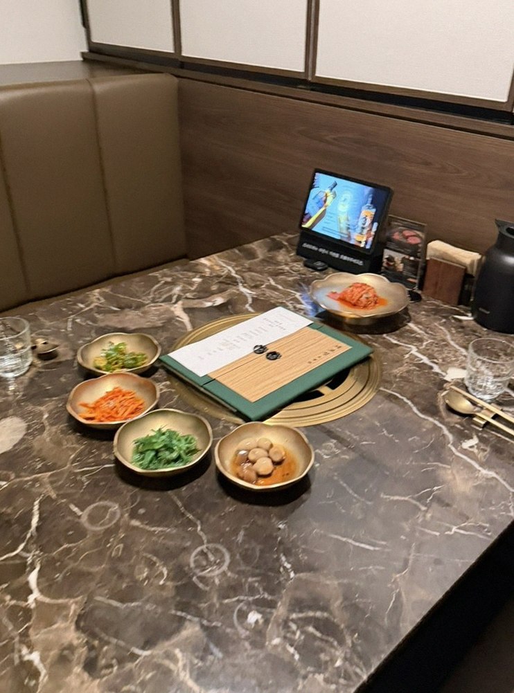 DAEBOJUNG City Hall · the full Hanwoo omakase table