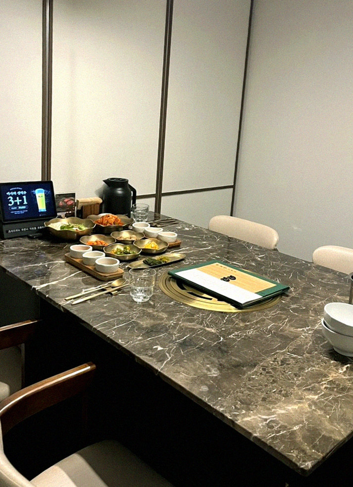 DAEBOJUNG City Hall · the full Hanwoo omakase table