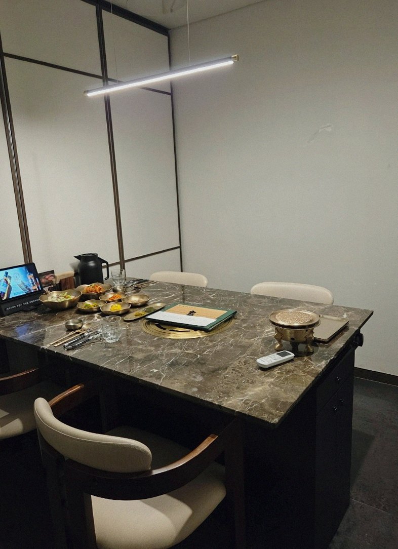 DAEBOJUNG City Hall · the full Hanwoo omakase table