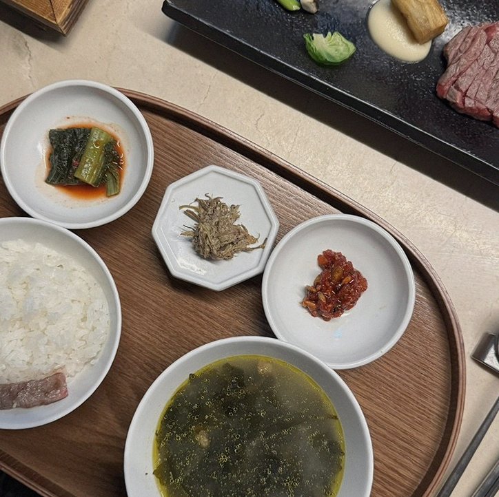 WOOARA Gwanghwamun · assorted Korean side dishes (banchan)