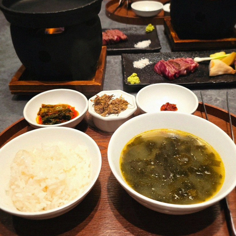 WOOHANA Yeouido · assorted Korean side dishes (banchan)
