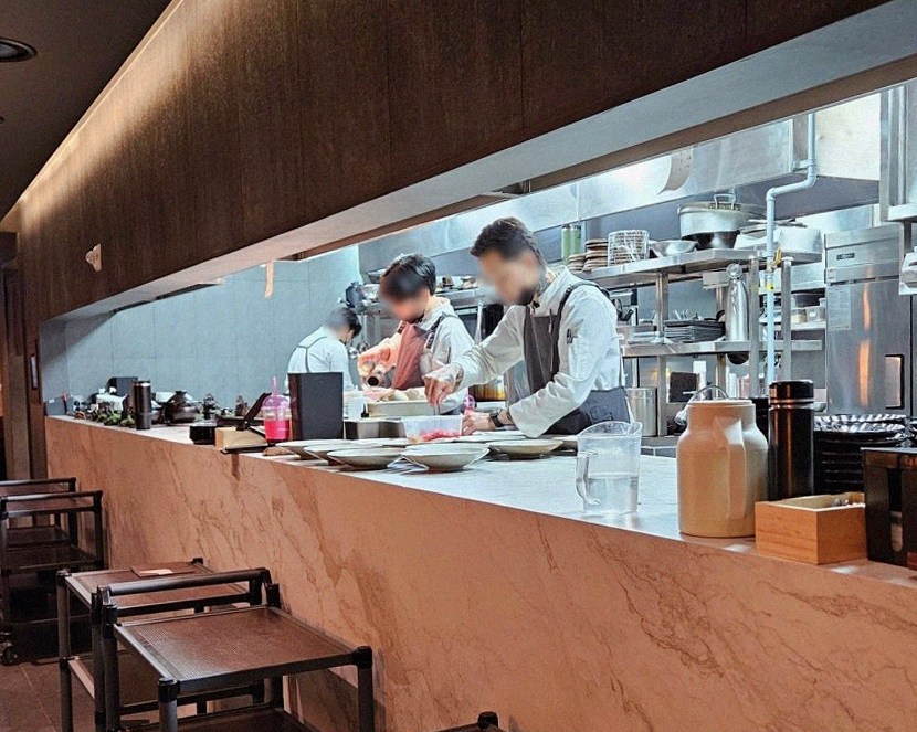 WOOHANA Yeouido · seafood course served alongside the beef