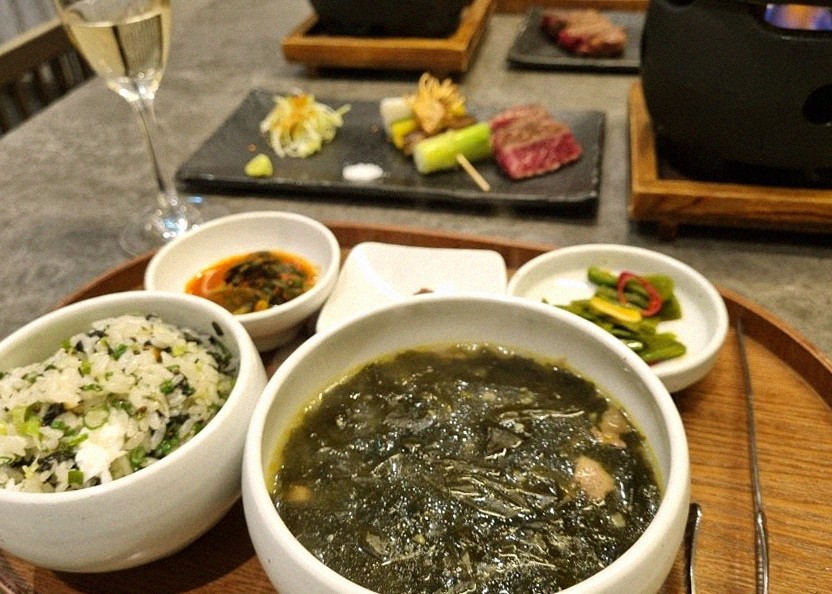 GOWOOGA Yeouido · assorted Korean side dishes (banchan)
