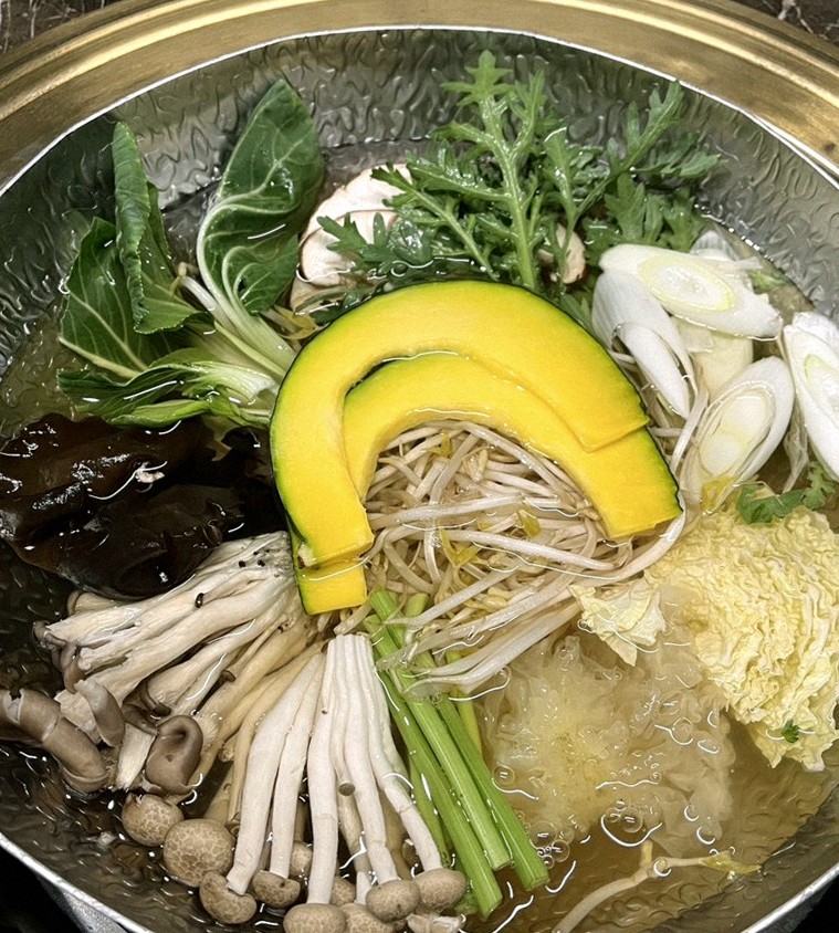 DAEBOJUNG Yeouido · a warm soup to finish the course