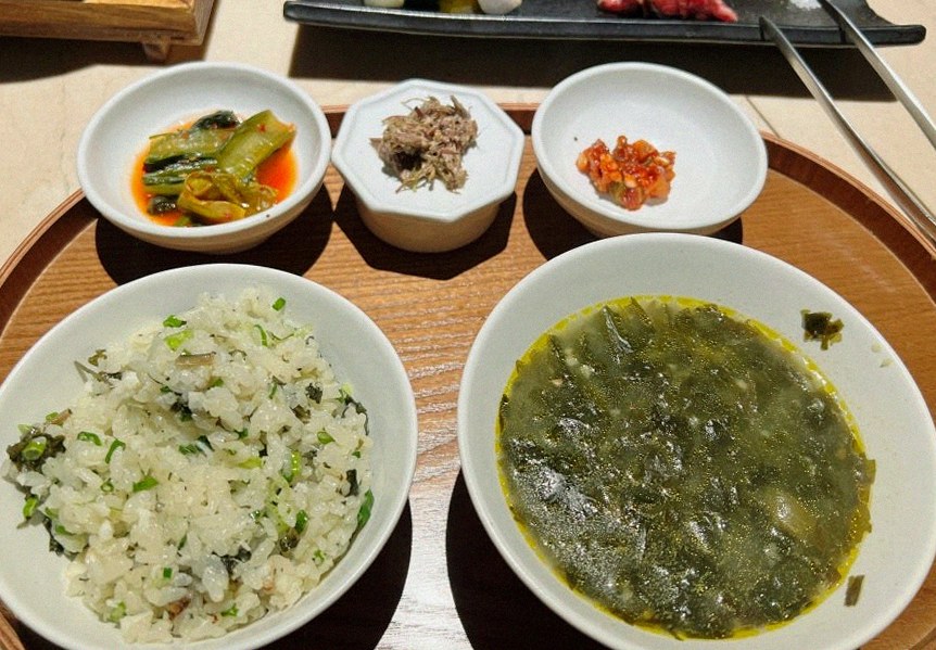 WOOARA Yeouido · assorted Korean side dishes (banchan)