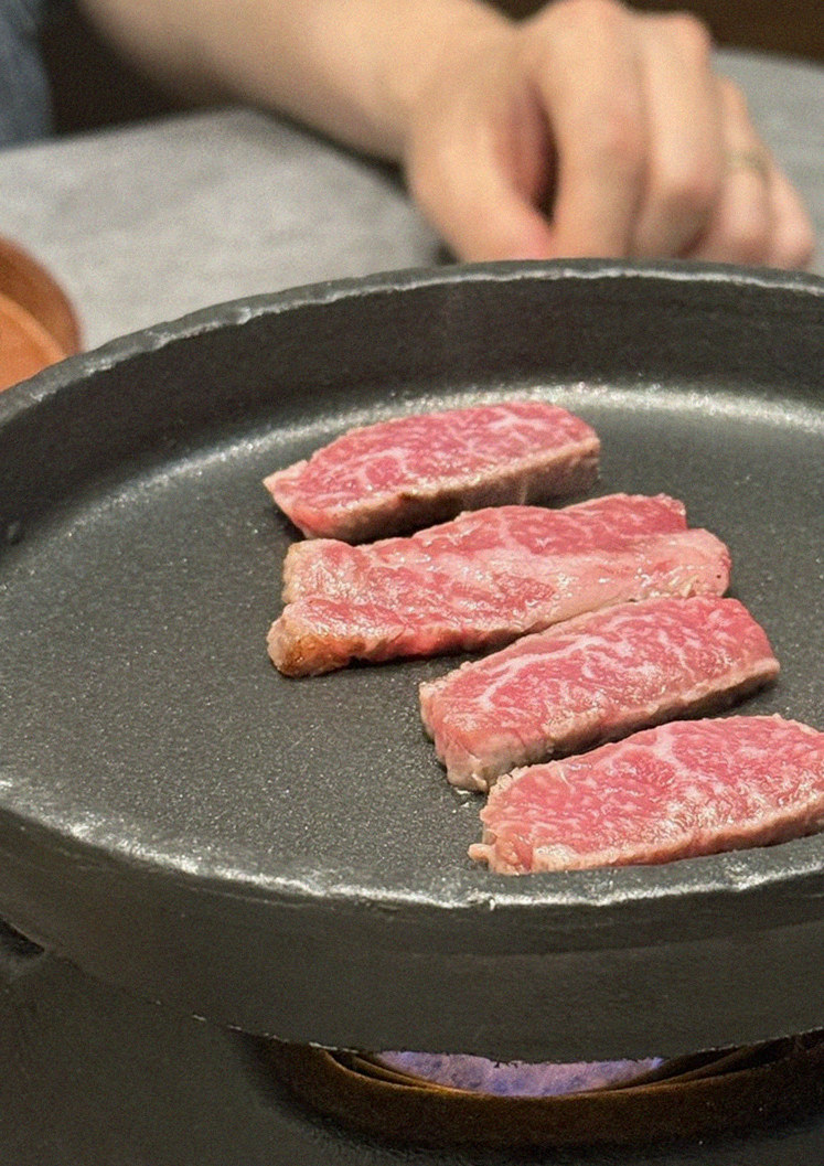 GOWOOGA Gangnam·Yeoksam · Hanwoo beef grilling over binchotan charcoal