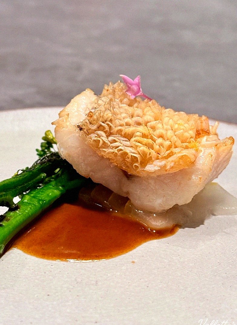 GOWOOGA Gangnam·Yeoksam · seafood course served alongside the beef