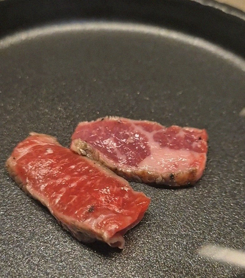 우아라 광화문점 · 광화문 근처 맛집 · 마블링이 살아있는 프리미엄 한우 쇼잉