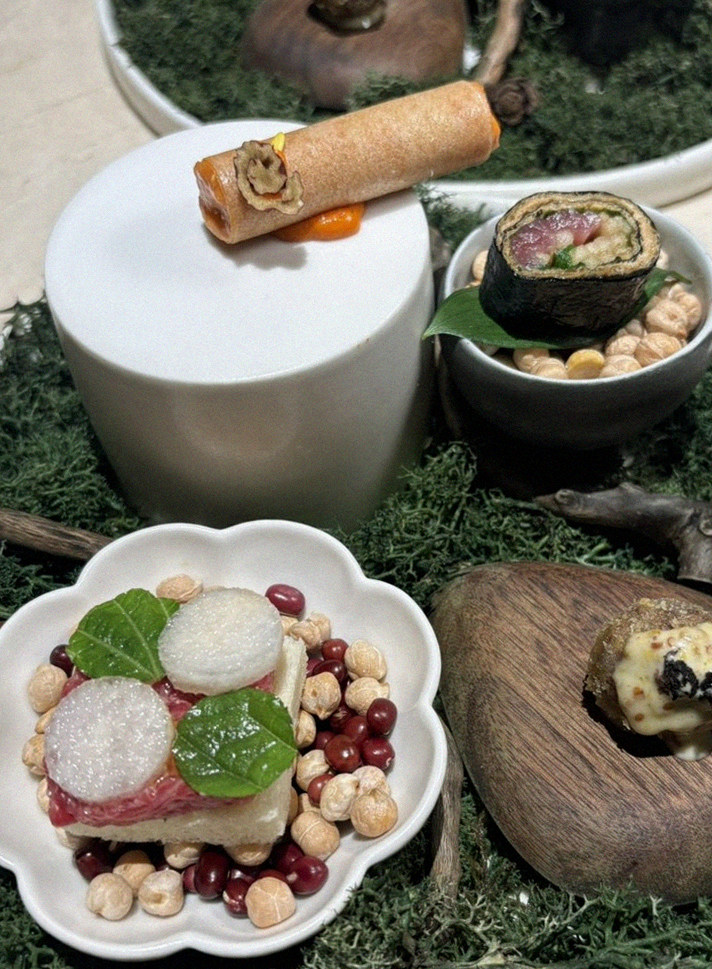 우아라 광화문점 · 광화문 근처 맛집 · 한 접시씩 정성껏 플레이팅된 한우 코스 요리