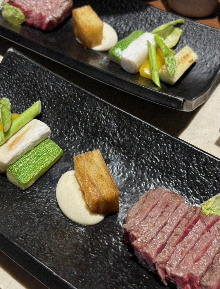 우아라 여의도점 · 여의도 맛집 더현대 맛집 · 한 접시씩 정성껏 플레이팅된 한우 코스 요리