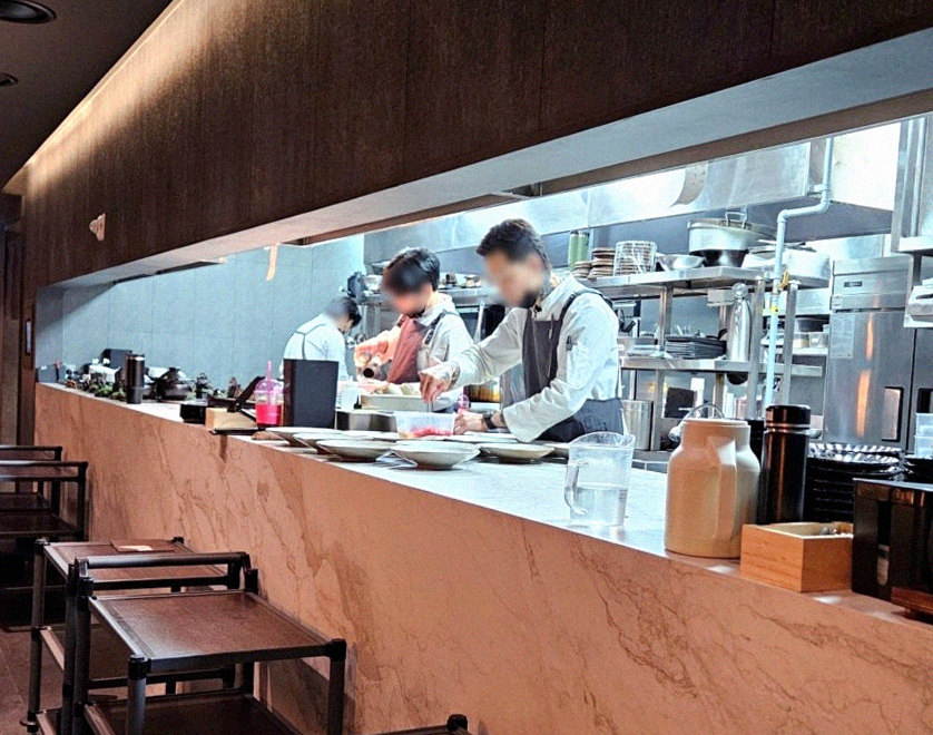WOOHANA Yeouido · seafood course served alongside the beef
