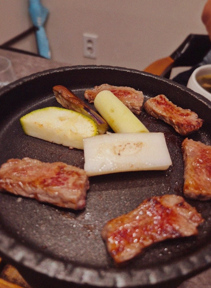 GOWOOGA Gwanghwamun · Hanwoo beef grilling over binchotan charcoal