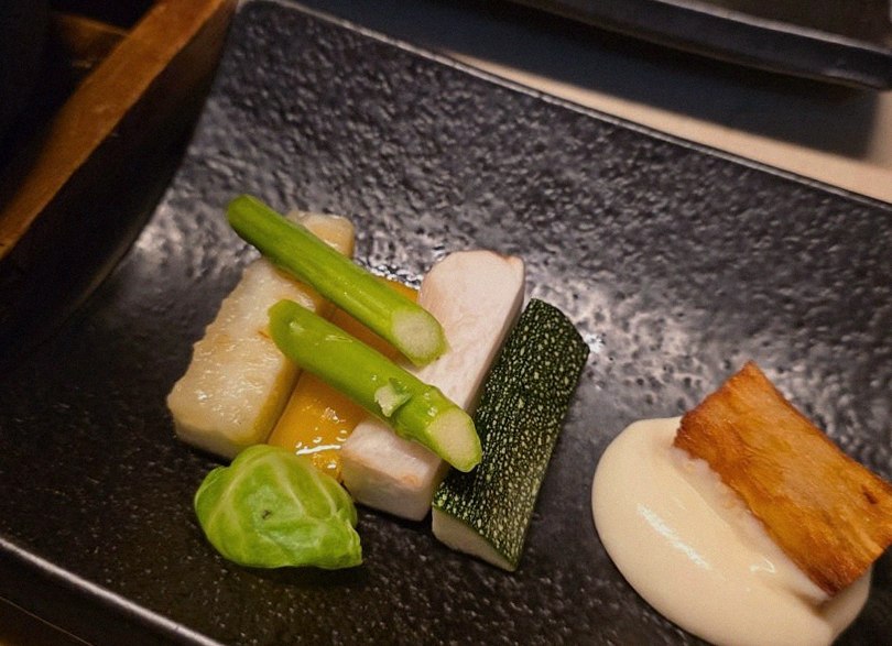 WOOARA Yeouido · seafood course served alongside the beef