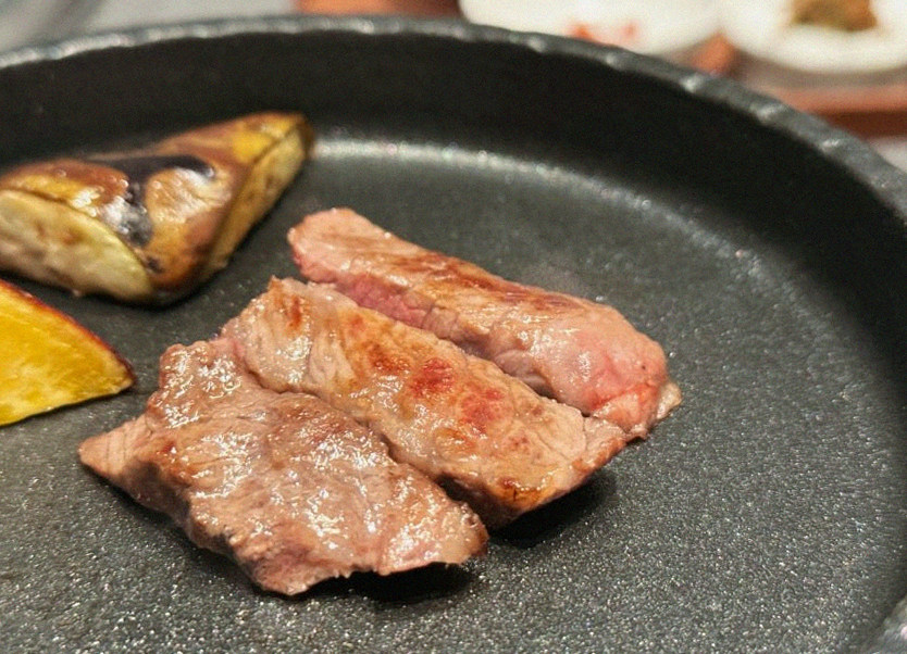 WOOHANA Yeouido · Hanwoo beef grilling over binchotan charcoal