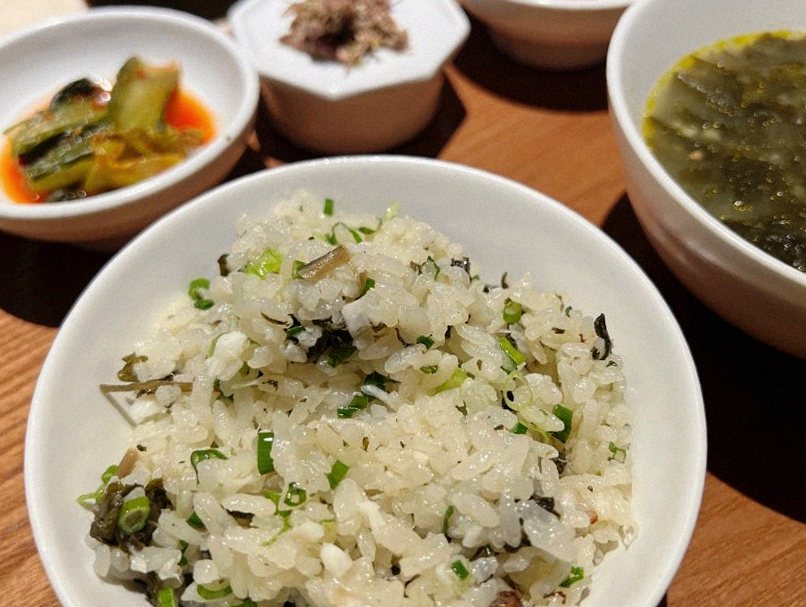 우아라 여의도점 · 여의도 한식맛집 · 식사 코스와 곁들임