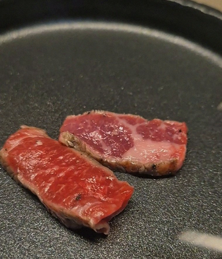 우아라 여의도점 · 여의도 한식맛집 · 마블링이 살아있는 프리미엄 한우 쇼잉