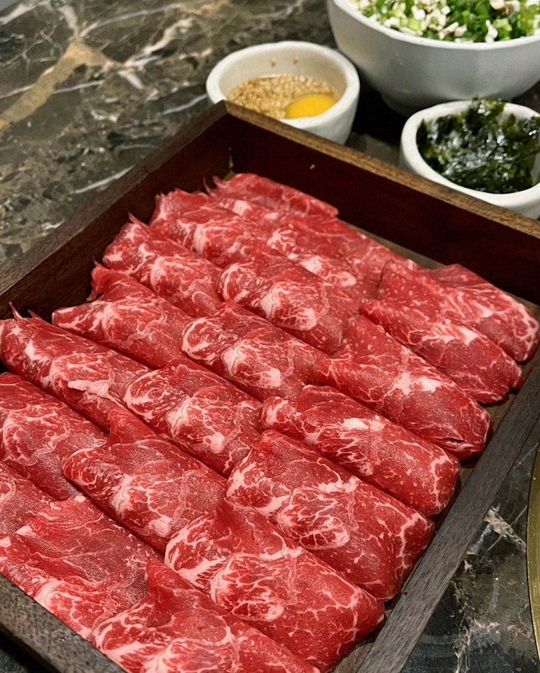 대보정 여의도점 · 여의도 룸식당 여의도 맛집 · 마블링이 살아있는 프리미엄 한우 쇼잉