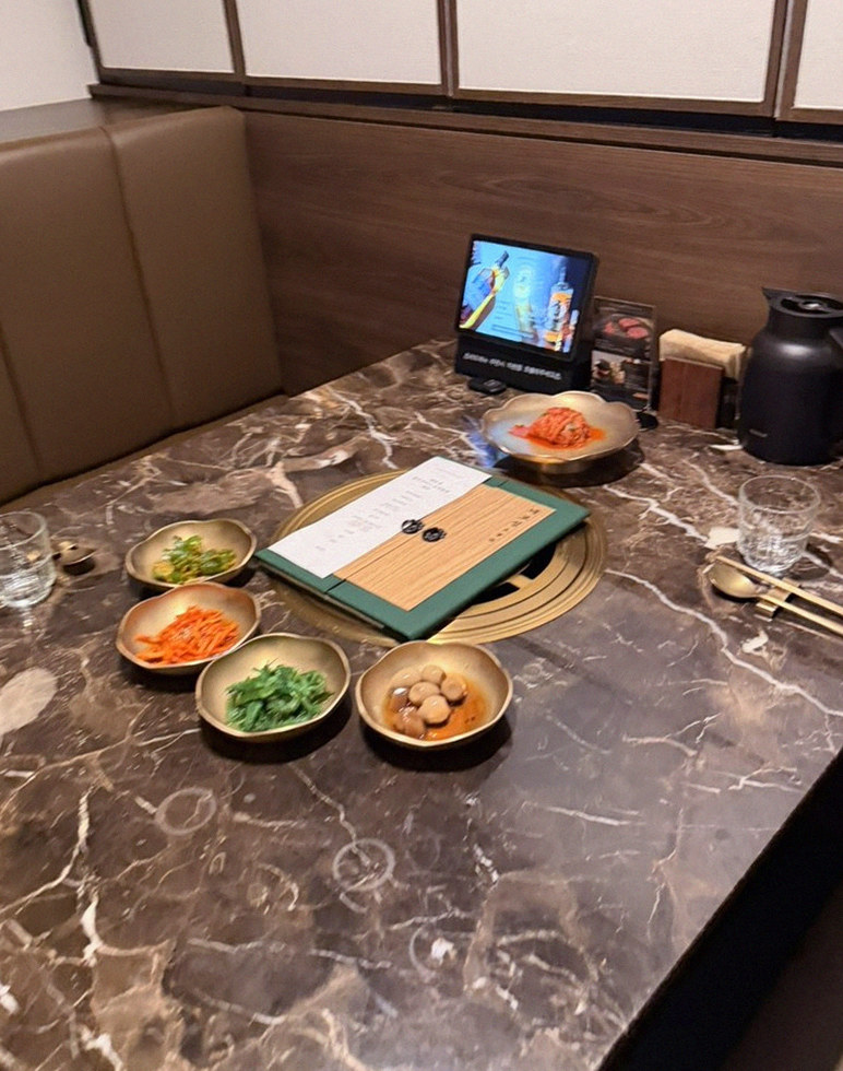 DAEBOJUNG City Hall · the full Hanwoo omakase table