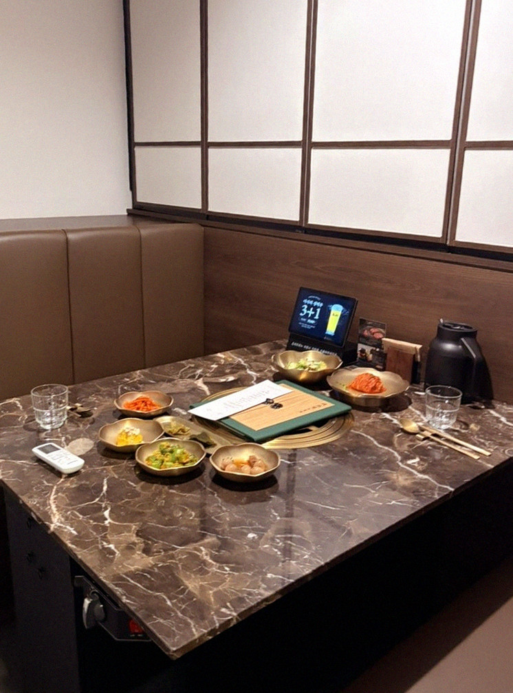 DAEBOJUNG City Hall · seafood course served alongside the beef