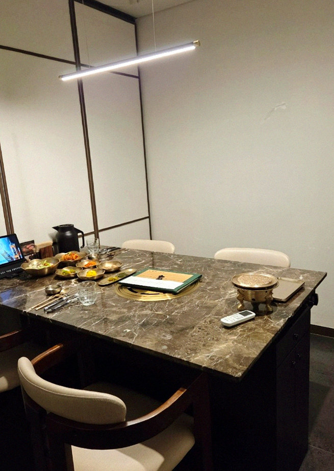 DAEBOJUNG City Hall · the full Hanwoo omakase table