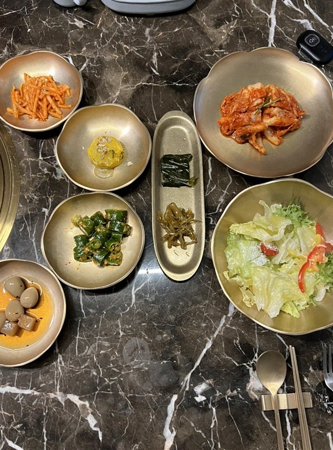 DAEBOJUNG Yeouido · assorted Korean side dishes (banchan)